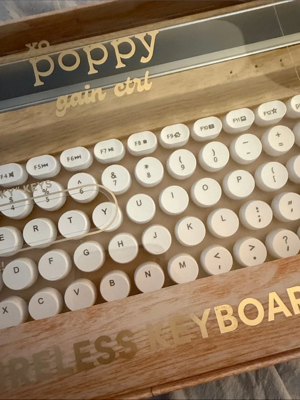 Poppy Retro Wireless Keyboard in Cream with Wood Accent